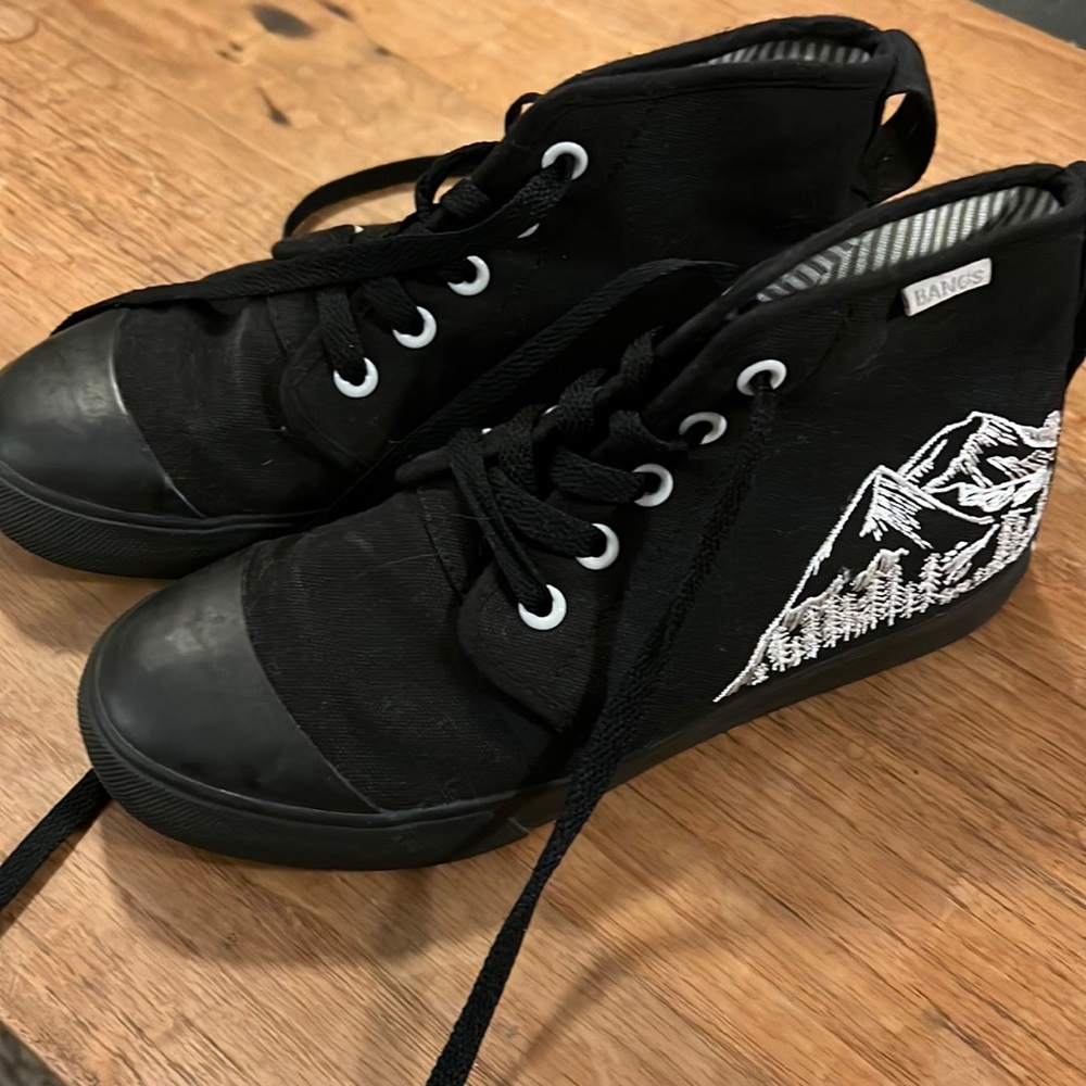 BANGS sneakers size 5 Womens, 3.5 Men’s.